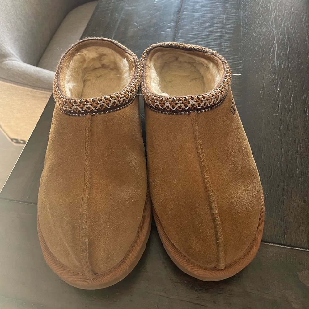 Gently used youth size 4 uggs